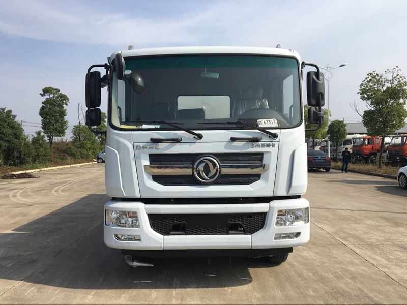環(huán)衛(wèi)灑水車價格_15噸東風多利卡D9環(huán)衛(wèi)灑水車3