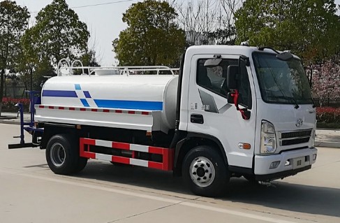 現(xiàn)代盛圖5噸灑水車圖片 現(xiàn)代盛圖5噸灑水車圖片