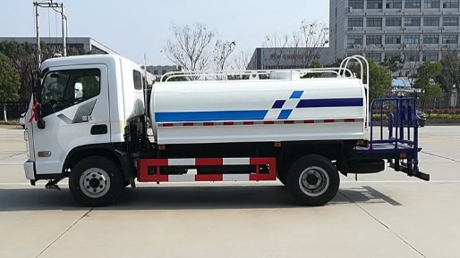 現(xiàn)代盛圖5噸綠化灑水車廠家價(jià)格3