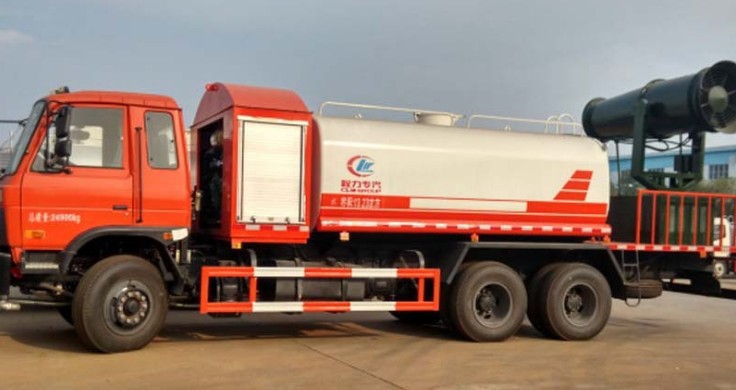 多功能灑水車有哪些_東風(fēng)后雙橋20方農(nóng)藥噴灑車4