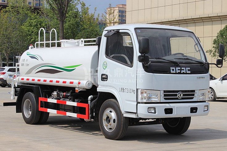 環(huán)衛(wèi)灑水車作業(yè)視頻_5噸(5方)東風多利卡環(huán)衛(wèi)灑水車價格