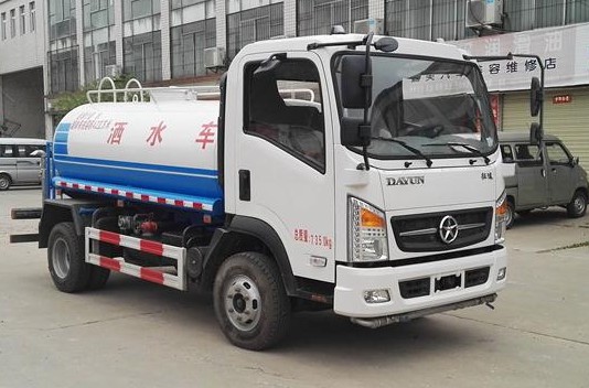 5方灑水車多重_大運征途5噸綠化灑水車廠家價格3