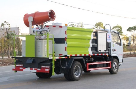 5噸東風(fēng)多利卡藍牌霧炮車3