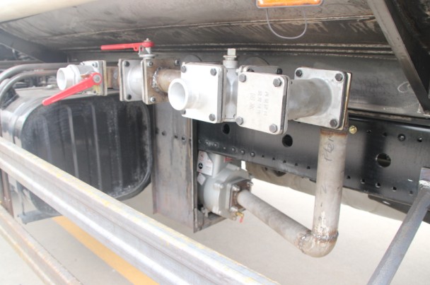 東風天錦灑水車(不銹鋼罐體)高清圖片 東風天錦灑水車(不銹鋼罐體)高清圖片