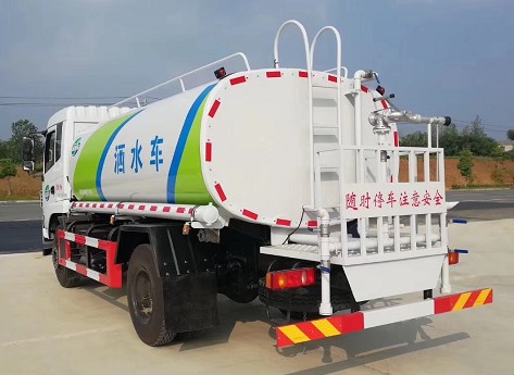 東風專底12方灑水車(新款D913駕駛室)高清圖片 東風專底12方灑水車(新款D913駕駛室)高清圖片
