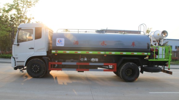 東風天錦霧炮車高清圖片 東風天錦霧炮車高清圖片