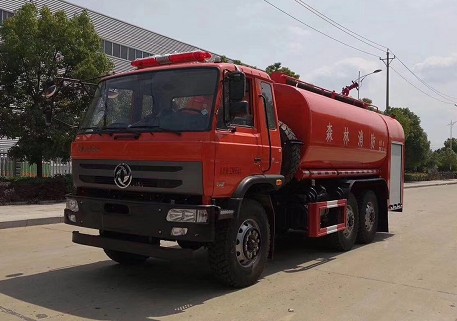 東風(fēng)153駕駛室六驅(qū)不銹鋼運(yùn)水車圖片 東風(fēng)153駕駛室六驅(qū)不銹鋼運(yùn)水車圖片