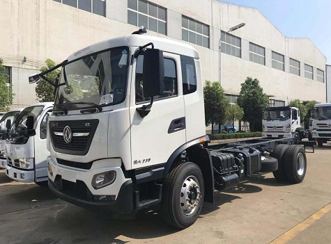 國六東風(fēng)天錦230馬力灑水車底盤圖片 國六東風(fēng)天錦230馬力灑水車底盤圖片