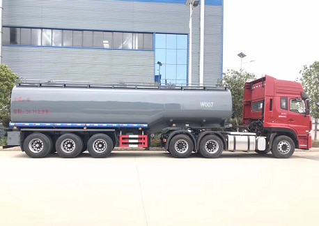 東風(fēng)天龍6X4驅(qū)動(dòng)半掛牽引車圖片 東風(fēng)天龍6X4驅(qū)動(dòng)半掛牽引車圖片