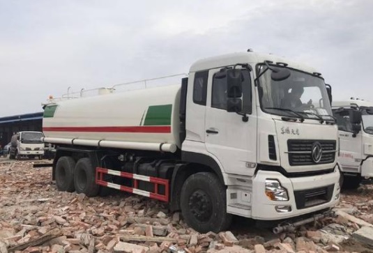 園林綠化噴灑水車圖片 園林綠化噴灑水車圖片