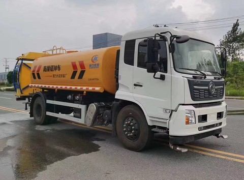 國(guó)六東風(fēng)天錦多功能灑水車(chē)帶防撞緩沖車(chē)功能 國(guó)六東風(fēng)天錦多功能灑水車(chē)帶防撞緩沖車(chē)功能