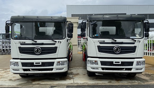 國(guó)六15方東風(fēng)華神T5灑水車(chē)圖片 國(guó)六15方東風(fēng)華神T5灑水車(chē)圖片