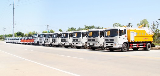 甘州環(huán)保公司來我公司定購6臺東風(fēng)天錦清洗吸污車 甘州環(huán)保公司來我公司定購6臺東風(fēng)天錦清洗吸污車