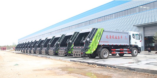 某軍區(qū)領(lǐng)導(dǎo)蒞臨我公司驗收第三批軍港壓縮垃圾車 某軍區(qū)領(lǐng)導(dǎo)蒞臨我公司驗收第三批軍港壓縮垃圾車