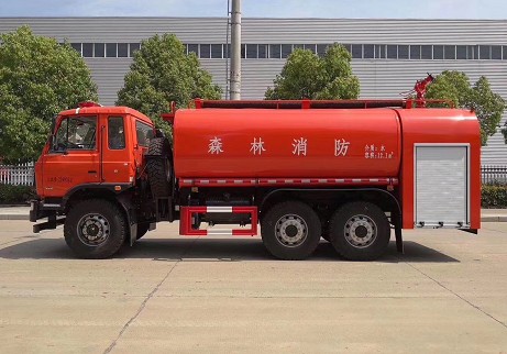 東風(fēng)六驅(qū)森林消防灑水車圖片 東風(fēng)六驅(qū)森林消防灑水車圖片