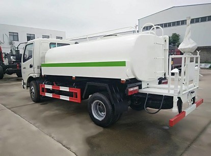 飛碟奧馳6方灑水車圖片 飛碟奧馳6方灑水車圖片