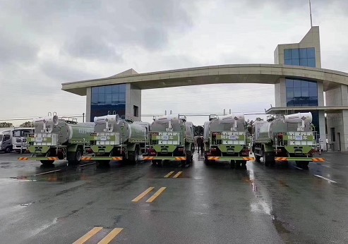 發往雄安新區的12輛程力重工高端灑水車發車圖片 發往雄安新區的12輛程力重工高端灑水車發車圖片