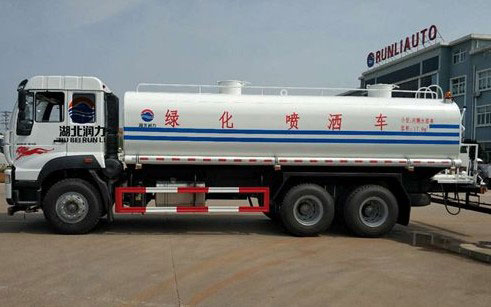 重汽斯太爾310馬力22方灑水車實(shí)車展示 重汽斯太爾310馬力22方灑水車實(shí)車展示