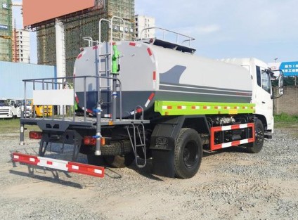 國(guó)六東風(fēng)天錦12方灑水車(chē)圖片 國(guó)六東風(fēng)天錦12方灑水車(chē)圖片