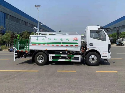 電動霧炮灑水車_東風多利卡5噸純電動灑水車3