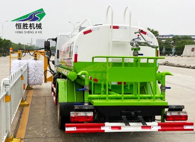 灑水車加裝護欄清洗設(shè)備 灑水車加裝護欄清洗設(shè)備