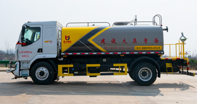 灑水車圖片 灑水車圖片