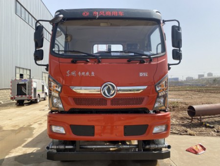 5.5方東風(fēng)專用底盤D1四驅(qū)消防灑水車 5.5方東風(fēng)專用底盤D1四驅(qū)消防灑水車