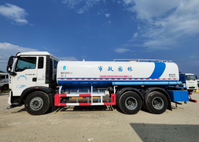 二手重汽豪沃天然氣后雙橋灑水車_二手20方灑水車3